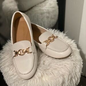Beige loafer shoes